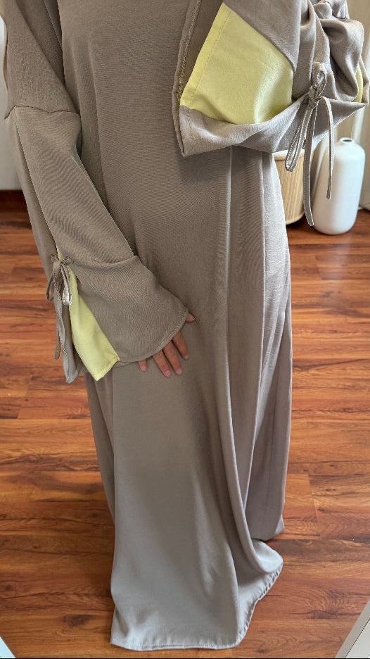 Abaya noor.